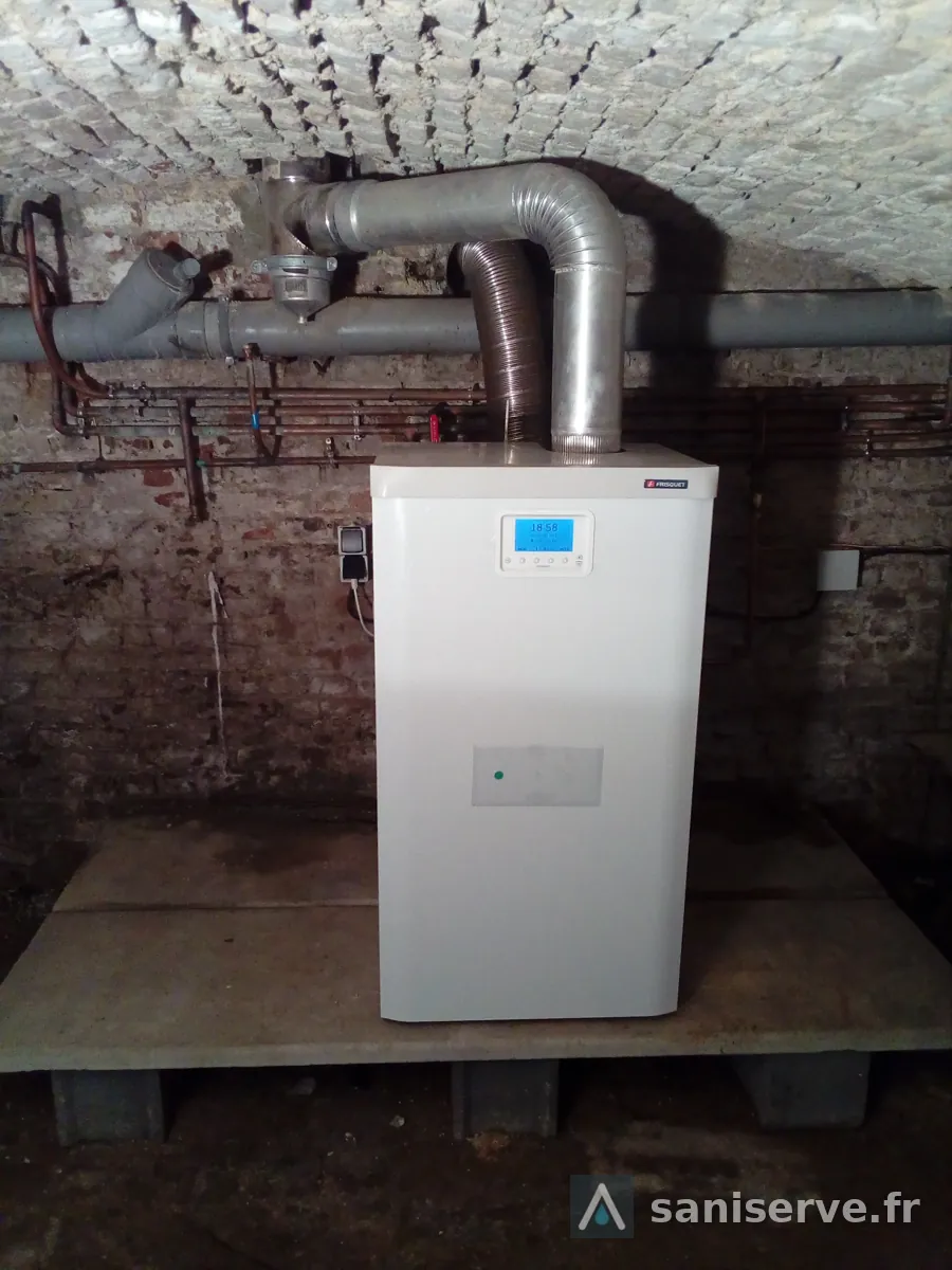 Chaudière gaz à condensation Frisquet Hydromotrix Visio Condens installée par Saniserve à Douchy-les-Mines