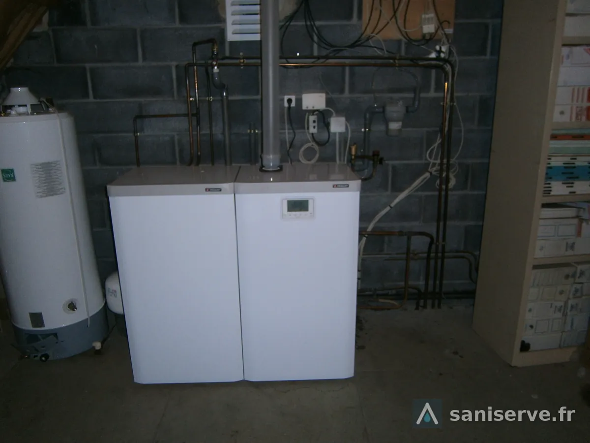 Chaudière Frisquet Hydromotrix Visio Condens et accumulateur d'eau chaude UPEC 120 litres installés à Lecelles