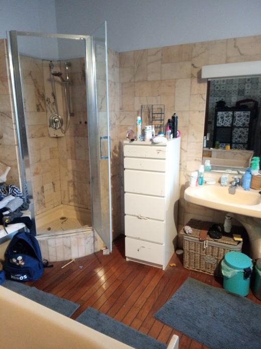 Rénovation d'une vieille salle de bain en marbre à St Saulve près de Valenciennes, dépose de tous les éléments pour travaux